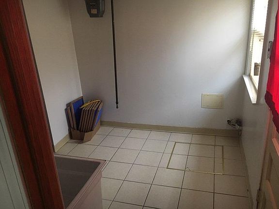 3rd image of 5817 S Neenah Ave