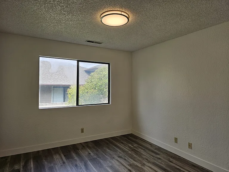 3914 Alameda Ave — Photo 21