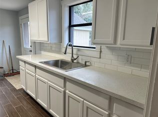 912 W Cleveland St, Alvin, TX 77511