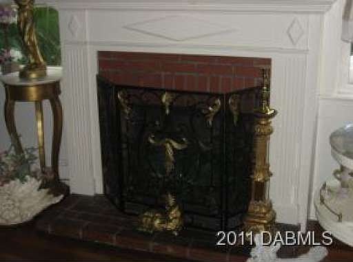 4th image of 310 Shady Pl