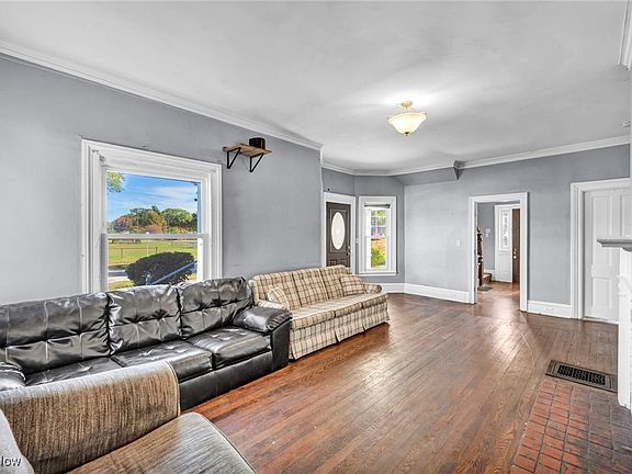 4th image of 540 Mentor Ave