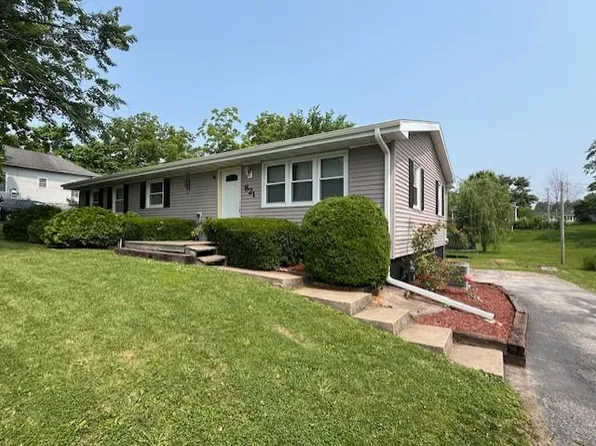 821 Vine St, Macon, MO 63552