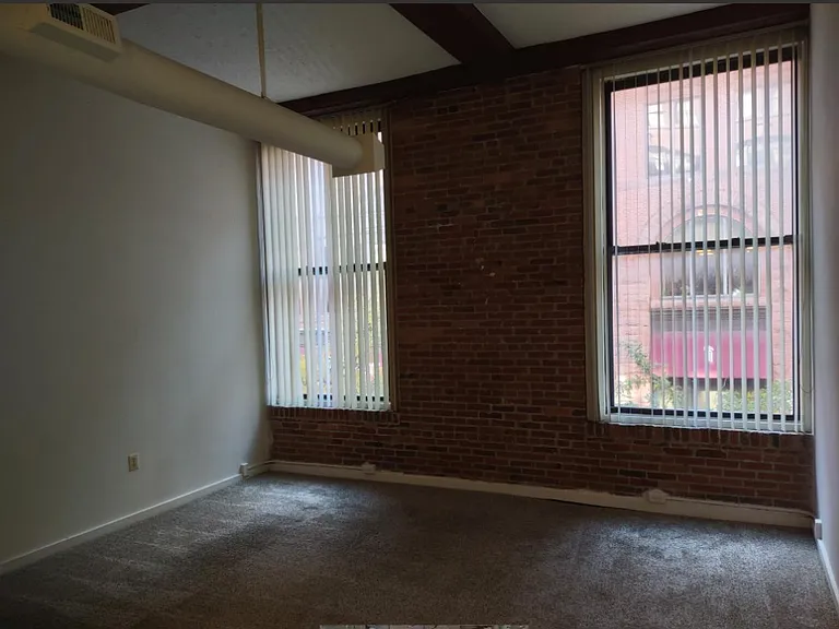 Marlboro Classic Apt & Redwood Square — Photo 63