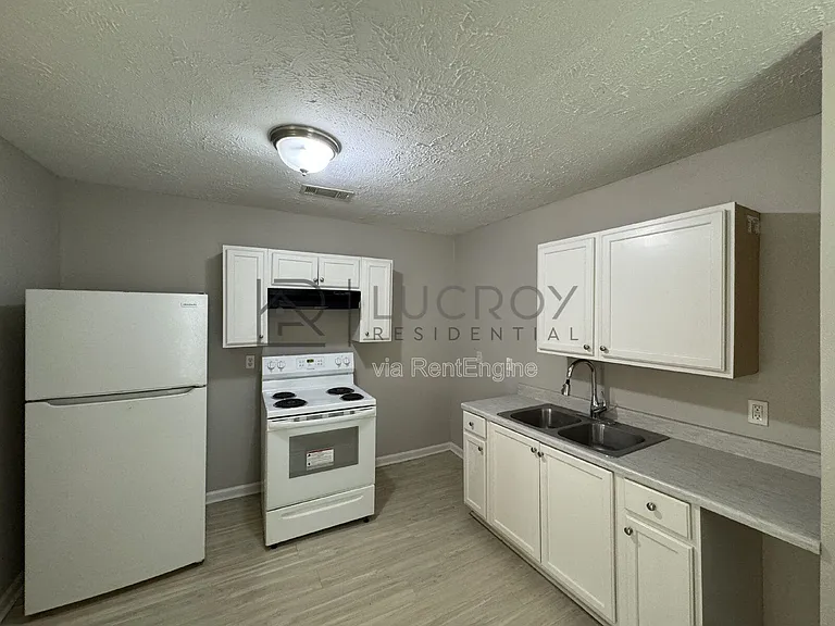 229 Lawrence Rd — Photo 5