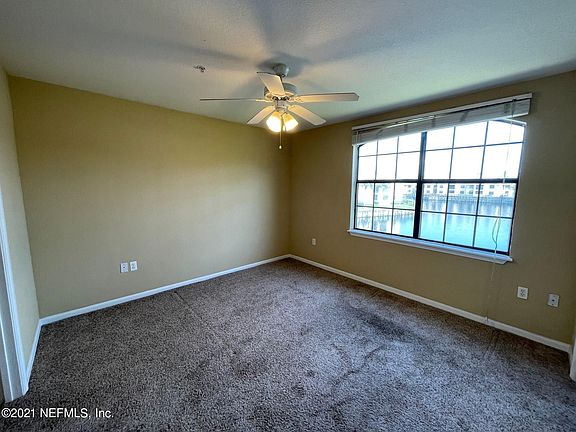 5th image of 300 Boardwalk Dr #122-1