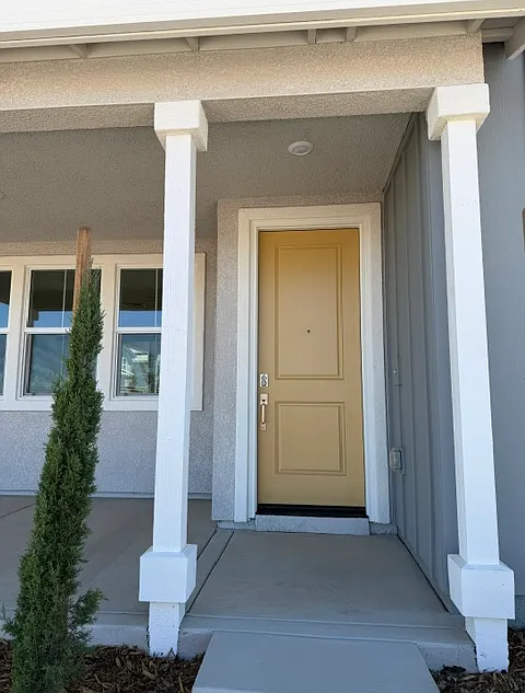 3 bed, 2.5 bath, 2020 sqft, $3,100 — Photo 2