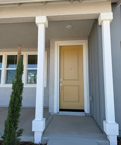 3190 Summit Dr — Photo 2