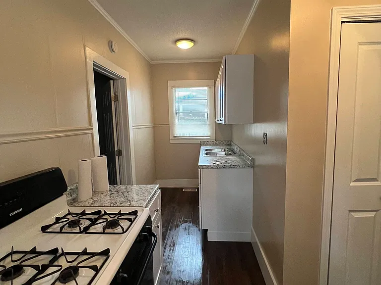 506 W South St — Photo 1