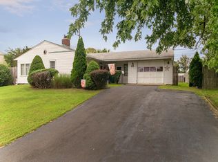 93 Crabtree Dr, Levittown, PA 19055