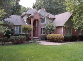 9843 Creekwood Trl, Davisburg, MI 48350