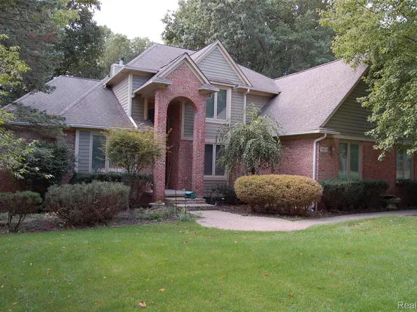 9843 Creekwood Trl, Davisburg, MI 48350