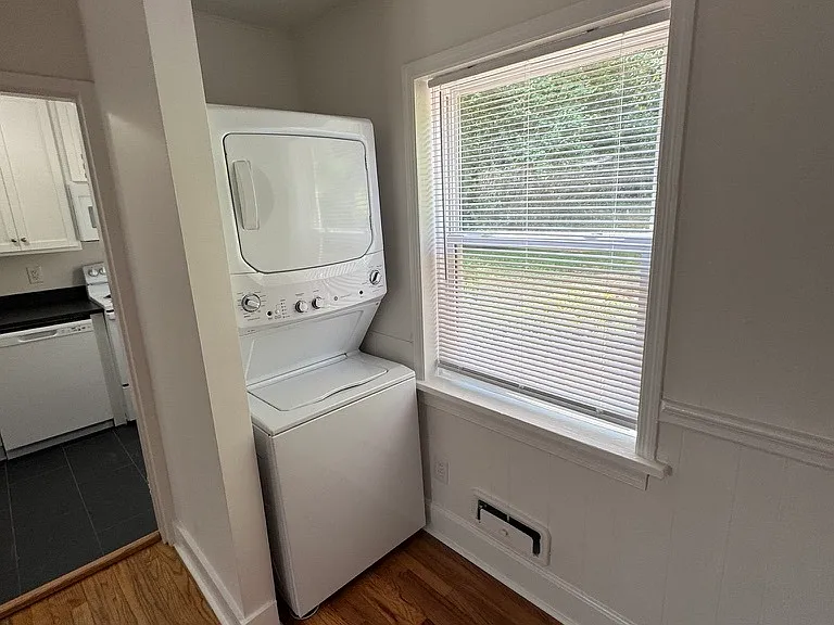 2909 Wade Ave — Photo 5