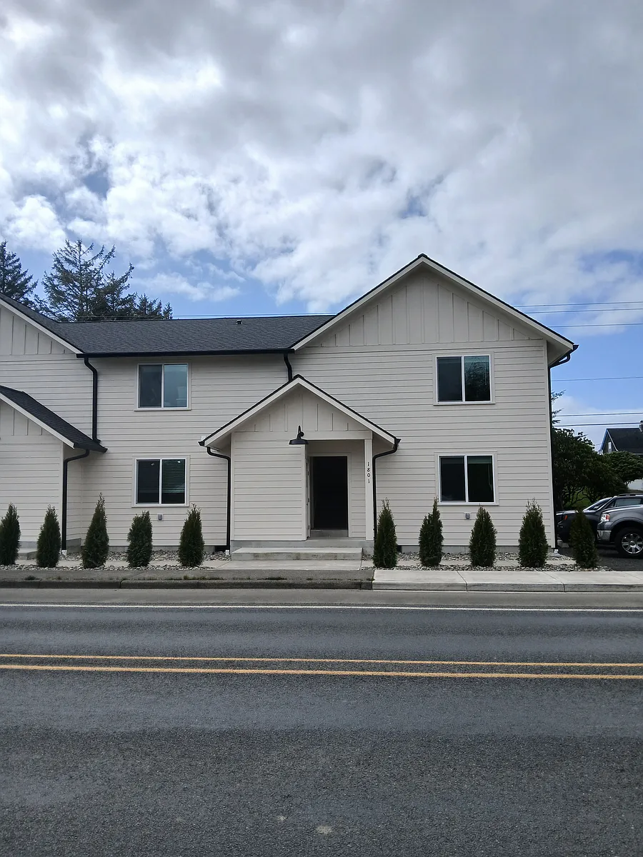 Building Photo - 1801 Pacific Ave N #5