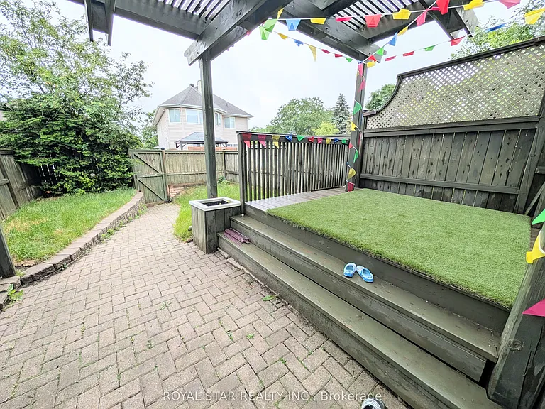 38 Springcreek Cres — Photo 23
