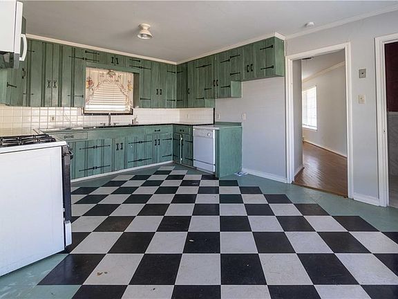 5th image of 425 Grace Dr