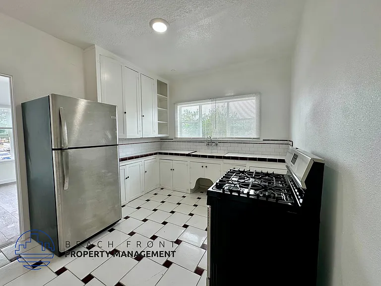 2214 S Leland St — Photo 1