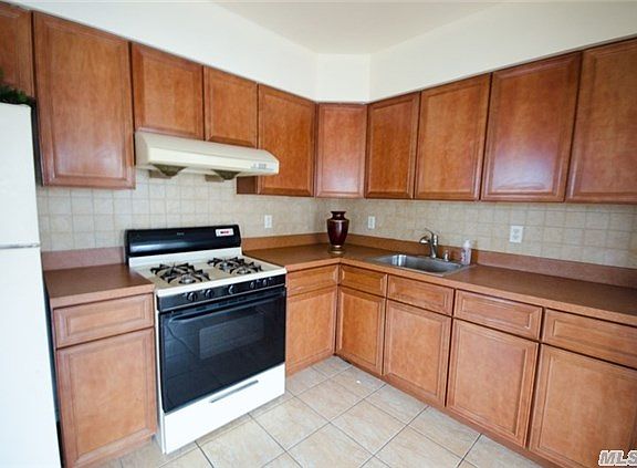 4th image of 3740 75th St