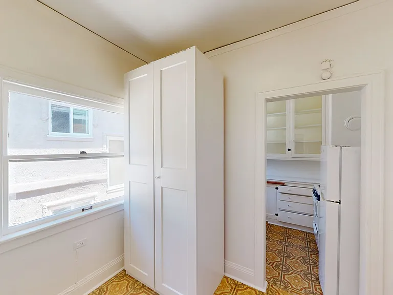 607 Beacon St — Photo 8