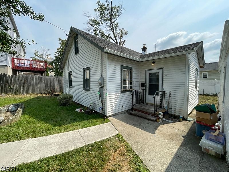 2nd image of 16 Bayard Pl