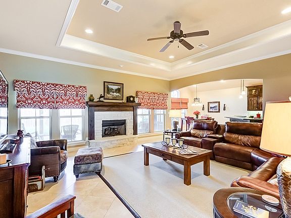 5th image of 6020 Carrie Ln
