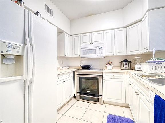2nd image of 4172 Castilla Cir APT 106