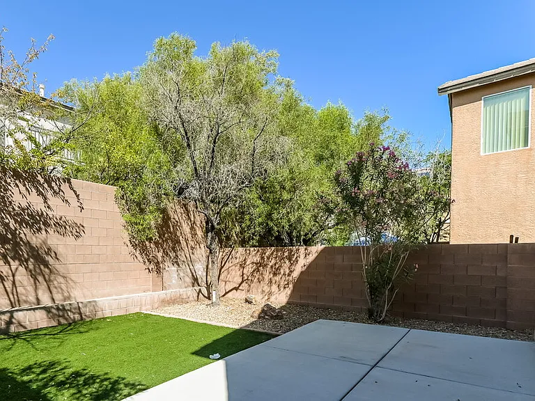 10012 Pelham Park Ave — Photo 17