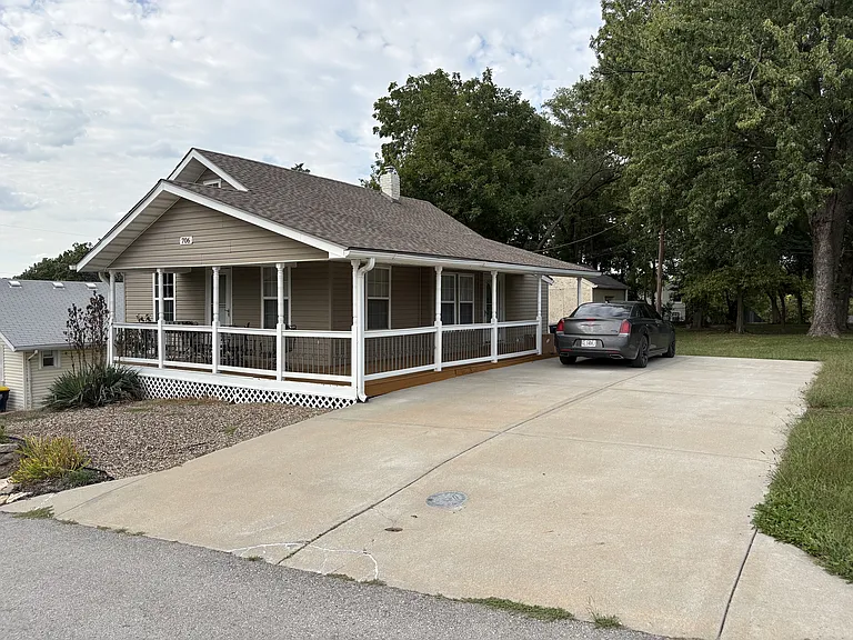 Huge Driveway with lots of parking