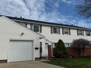 55 Braintree Ln, Mentor, OH