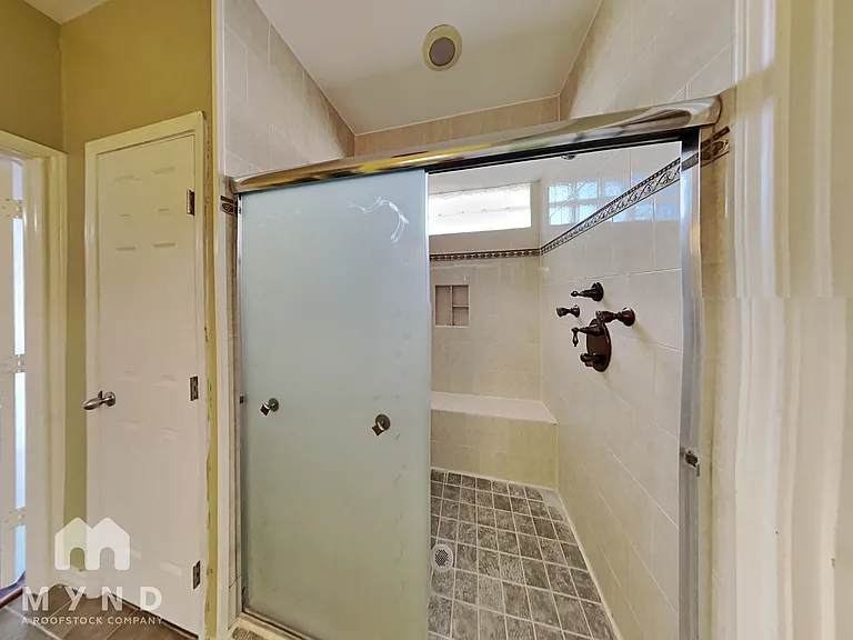 102 Elm Fork Dr — Photo 14