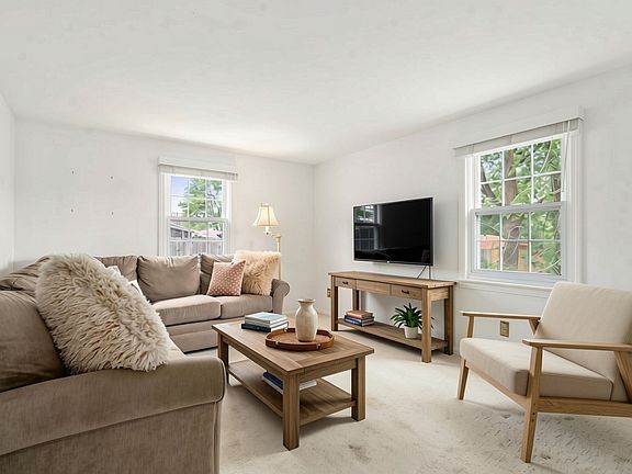 4th image of 102 Cherry St