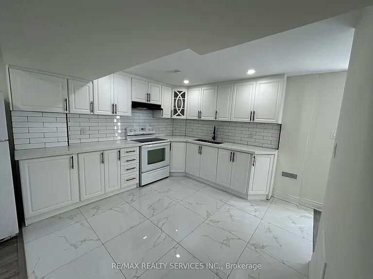 98 Nuffield St #BASEMENT — Photo 3