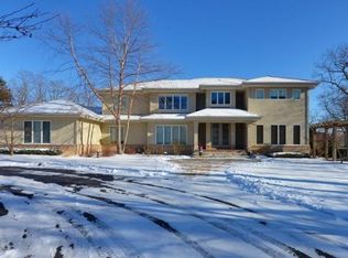 720 E Eastwyn Bay Dr, Mequon, WI 53092