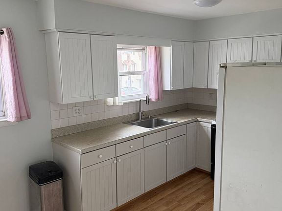3rd image of 3831 Charteris Rd