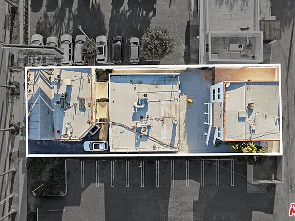 4th image of 2709 Santa Monica Blvd