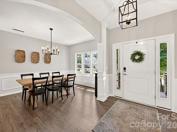 4th image of 1217 Crofton Dr