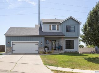 18641 Weir Cir, Omaha, NE 68135