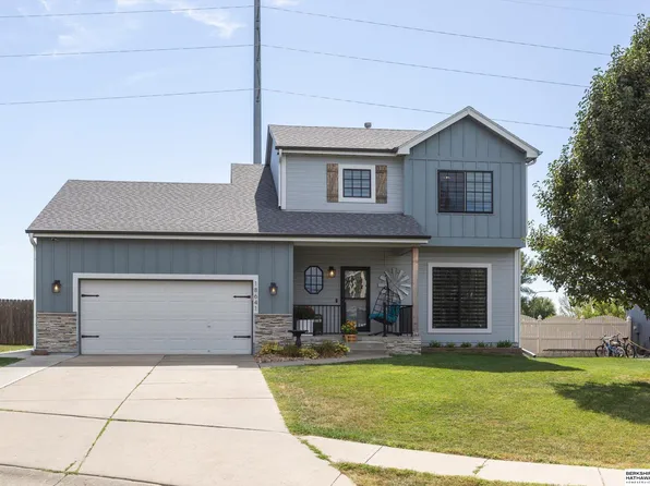18641 Weir Cir, Omaha, NE 68135