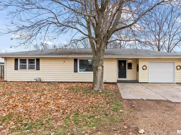 211 S 9th St, Auburn, IL 62615