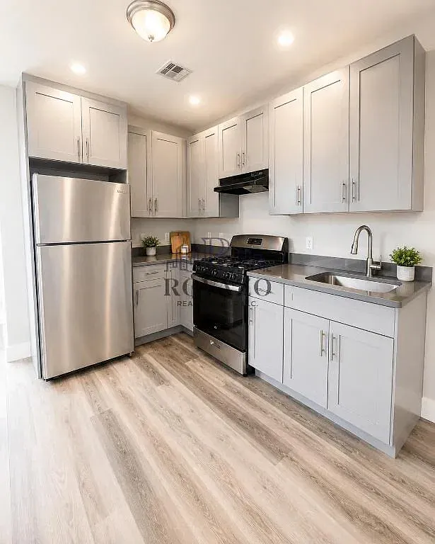 4 bed, 2.0 bath, 900 sqft, $2,450 — Photo 1