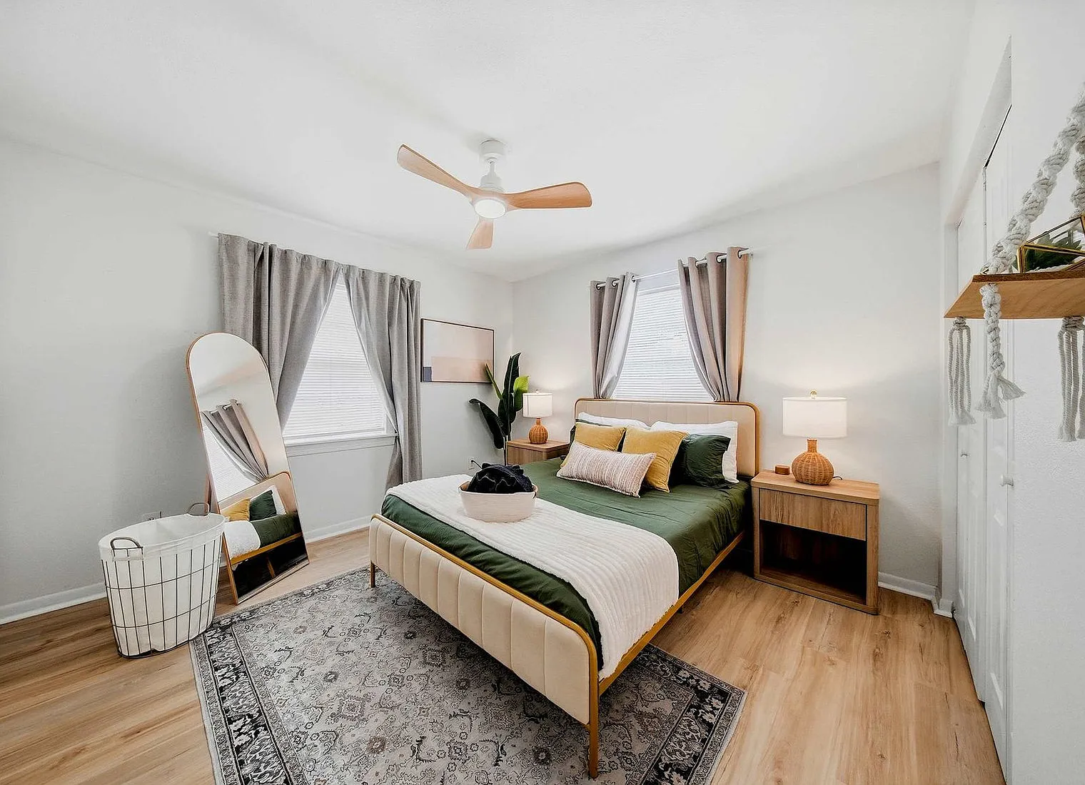 2 bed, 1.0 bath, 914 sqft, $2,629 — Photo 4