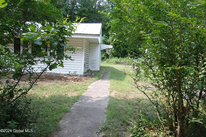 4th image of 275 Greenfield Ave Rear