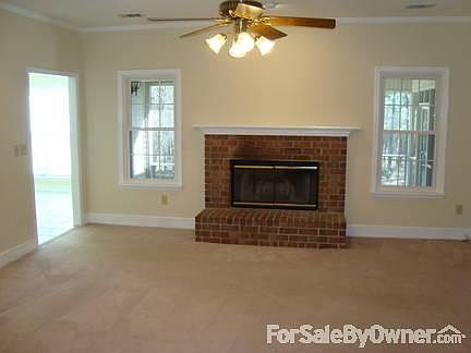 Roomy Kitchen
						:
						Ceramic Tile floors, Newer (2011) Smooth-Top Range and Over-Range Microwave