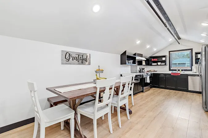 3 bed, 2400 sqft, $2,300 — Photo 4