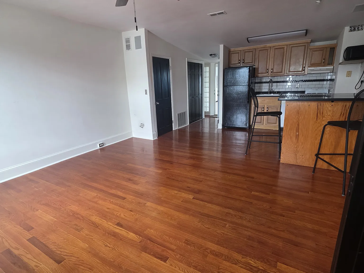 Studio, 400 sqft, $1,195 — Photo 3