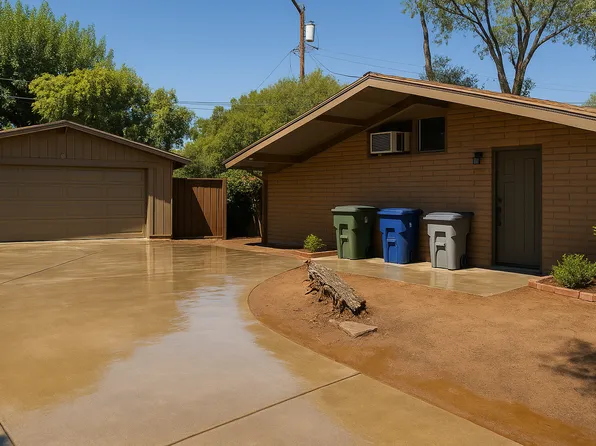 1496 E Almendra Dr, Fresno, CA 93710