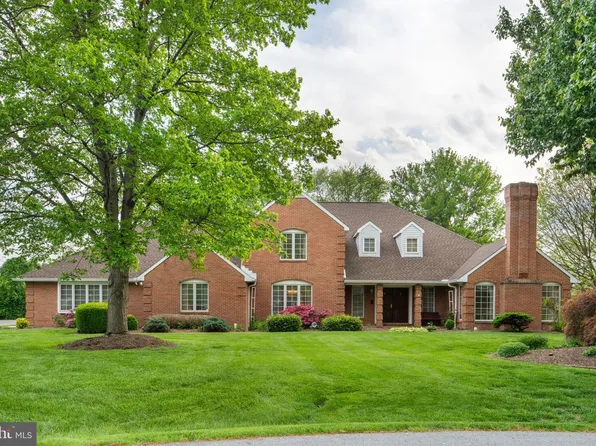 18903 Manchester Dr, Hagerstown, MD 21742