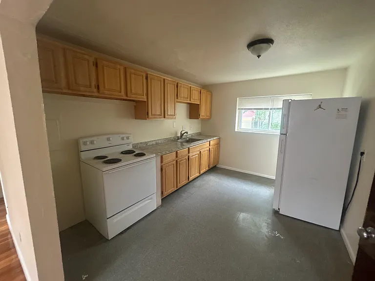 31 Regina Rd #6 — Photo 1