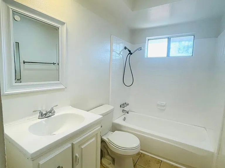 720-722 N Ojai Rd — Photo 8
