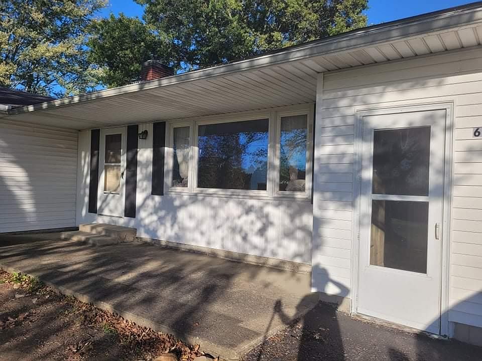 1st image of 660 B Cres #1302