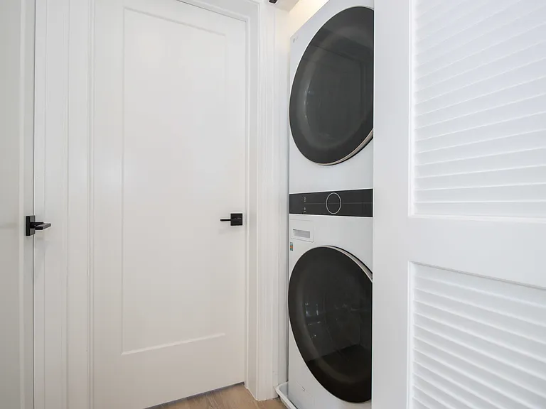1039 W Byron St #2 — Photo 11